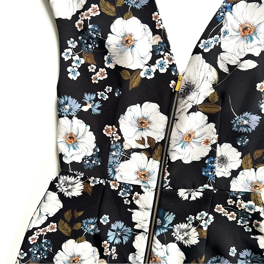 Gianni Bini Navy Blue Floral Printed Harper Knit V-Neck Jumpsuit - Picture 6 of 9